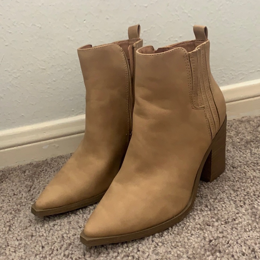 Tan Booties With Pointed Toe. Fall Booties - image 1